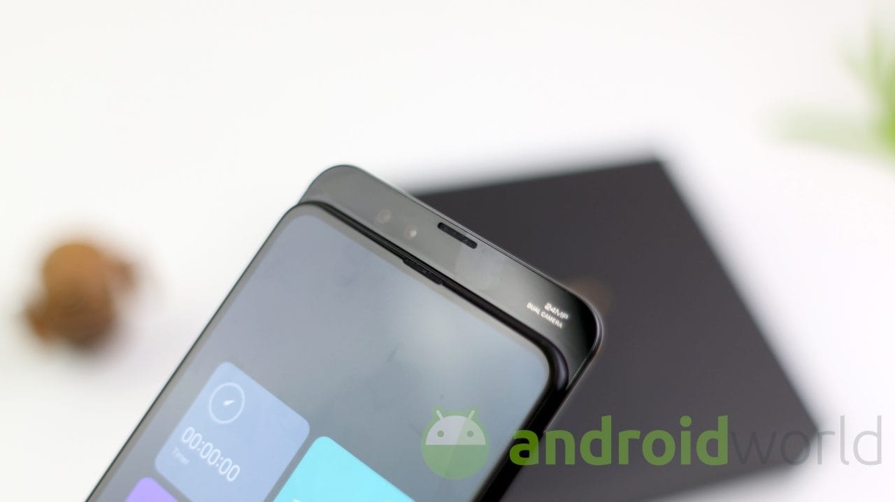 Il prossimo smartphone Xiaomi avrà uno slider con tripla fotocamera anteriore, o un notch &#039;sporgente&#039;? (foto)