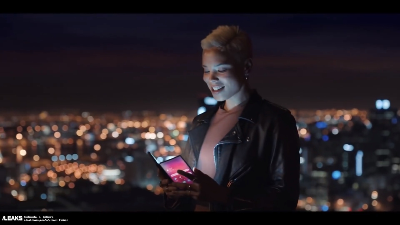 Emozionatevi con lo smartphone pieghevole di Samsung: teaser ufficiale pubblicato per errore (video e foto)