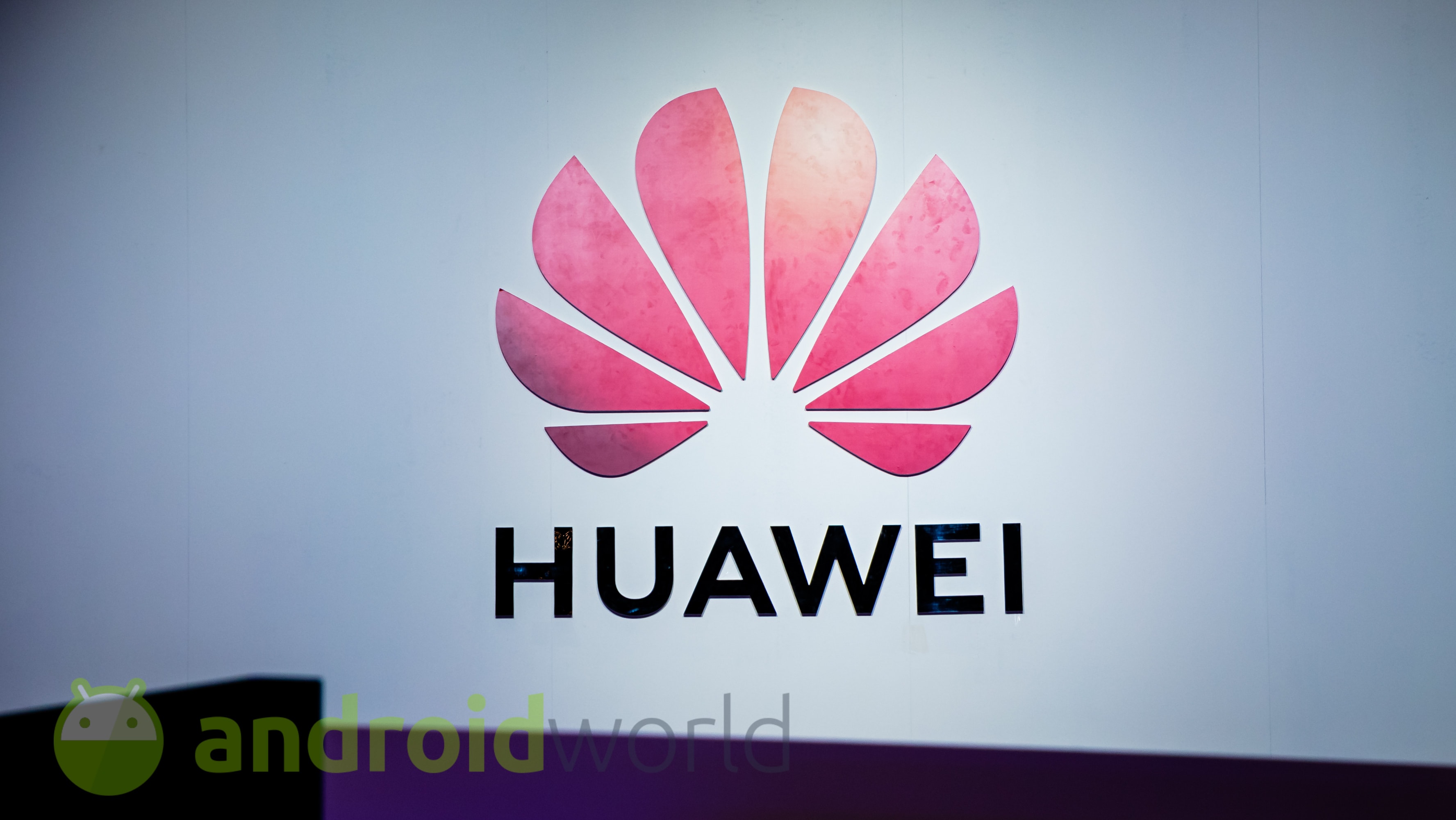 Huawei telah mendaftarkan merek P300, P400 dan P500: apa yang dimasak? (Foto) 3
