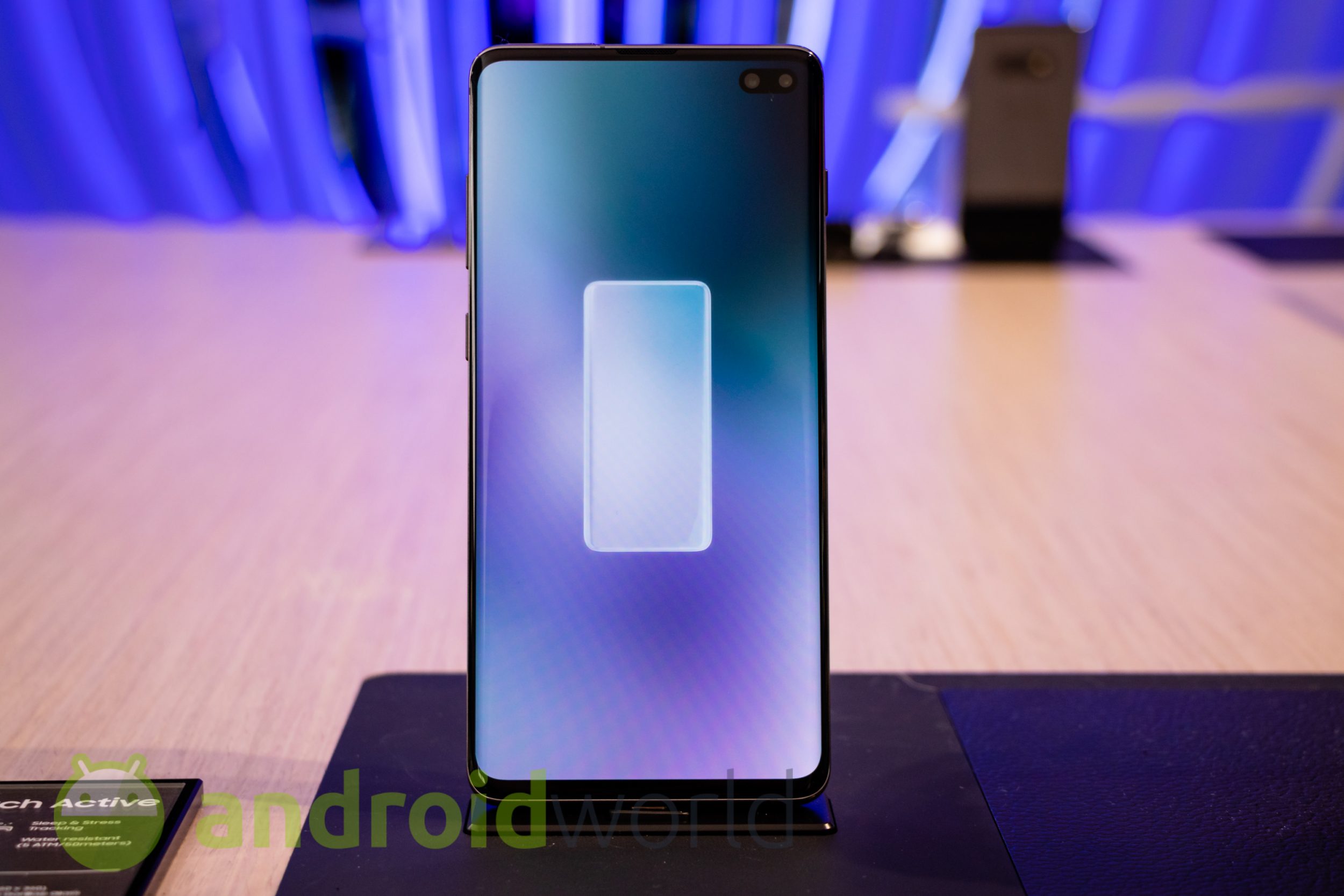 https://www.androidworld.it/wp-content/uploads/2019/03/samsung-galaxy-s10-plus-final-MWC-2019-2500x1667.jpg