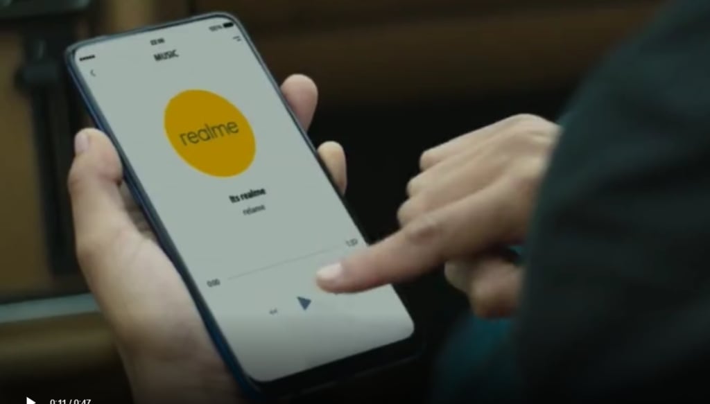 Realme X sarà un telefono senza bordi e con &quot;il coraggio di scavalcare&quot; (foto)