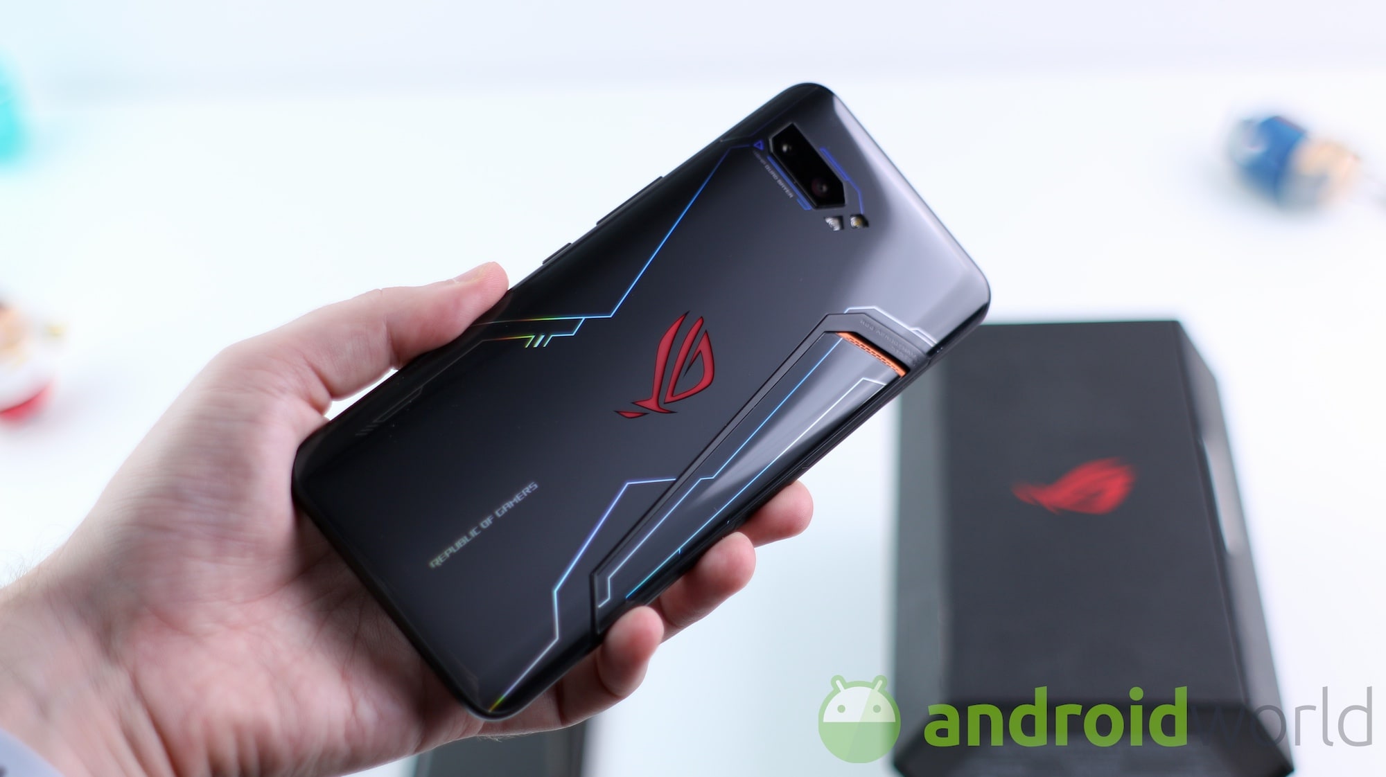 Anche ASUS ROG Phone II riceve Android 11 grazie alla OmniROM