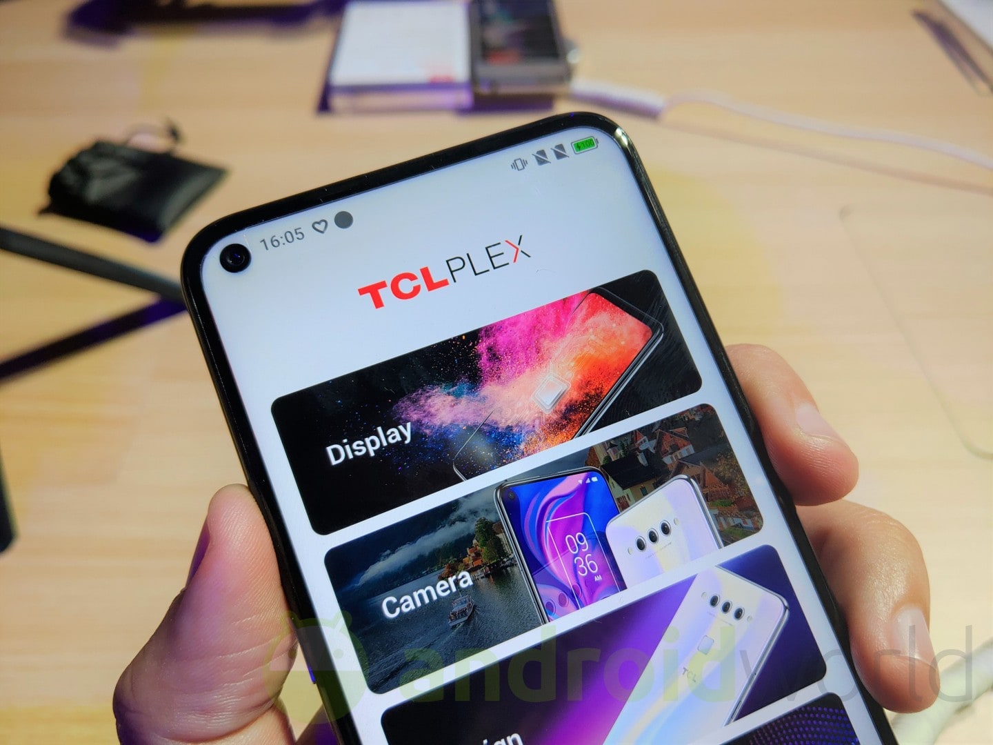 TCL Plex ufficiale, Snapdragon 675, tripla fotocamera e notch a 329€ (Video Anteprima IFA 2019)