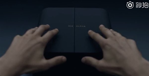 Il primo spot-unboxing di Xiaomi Mi MIX Alpha svela una confezione sontuosa e mostra com&#039;è fatta la custodia! (video)