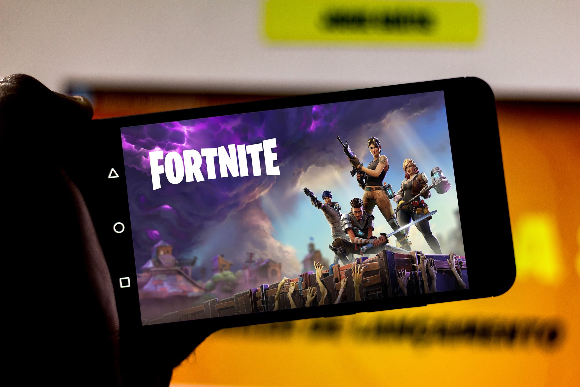 Fortnite è ufficialmente disponibile sul Play Store, ma Epic non ne è affatto felice