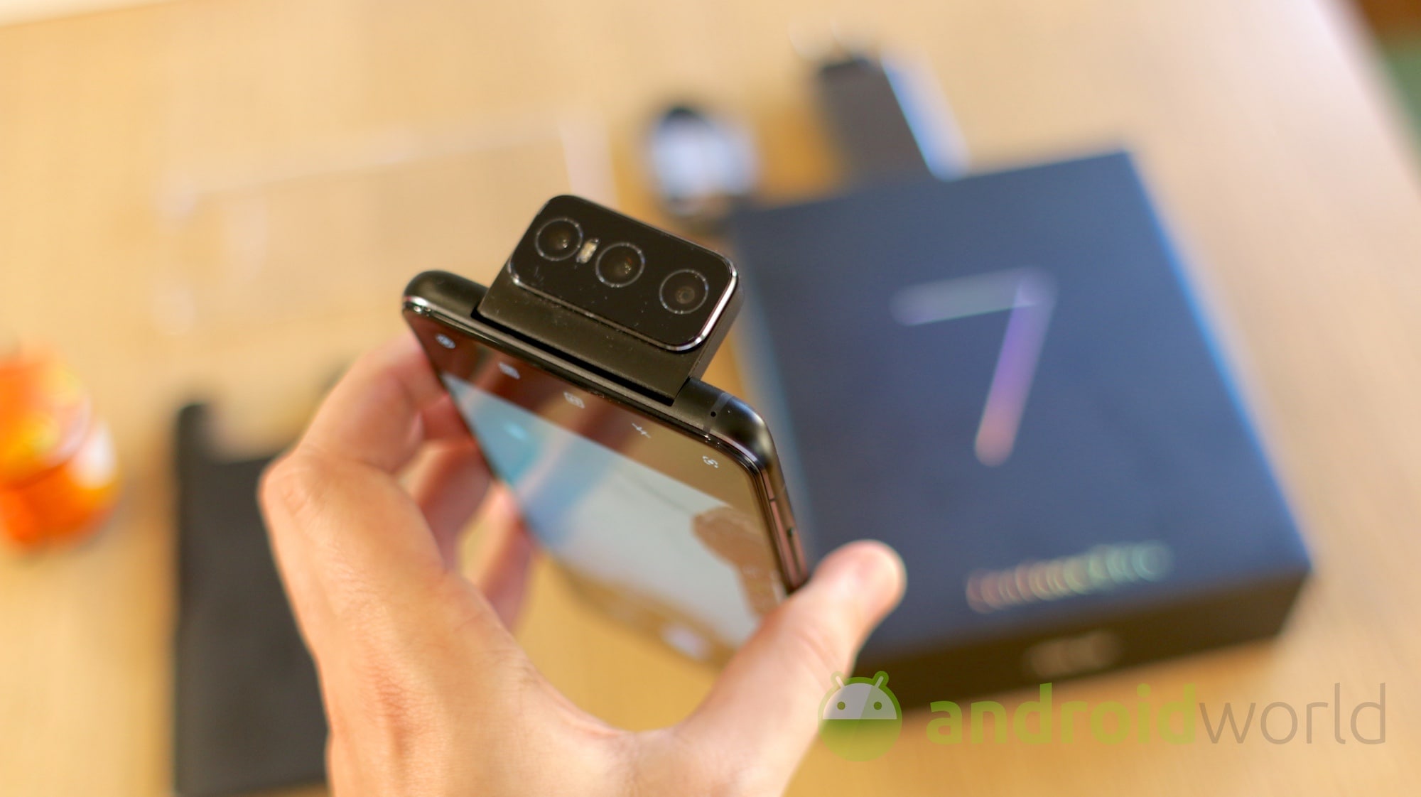 Amanti degli smartphone compatti preparatevi: il Zenfone 8 Mini è sempre più vicino