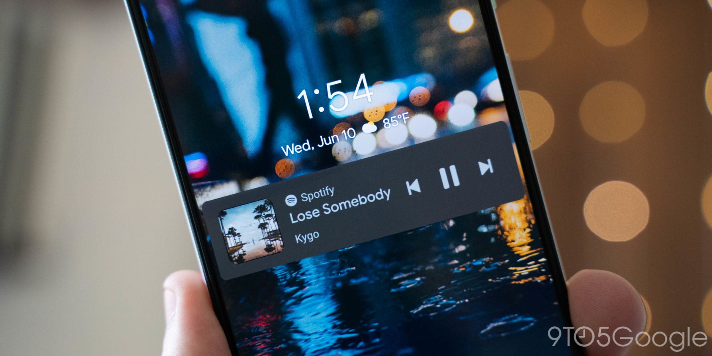 Android 11 non mostrerà le copertine degli album nei controlli di riproduzione nel lockscreen (foto)