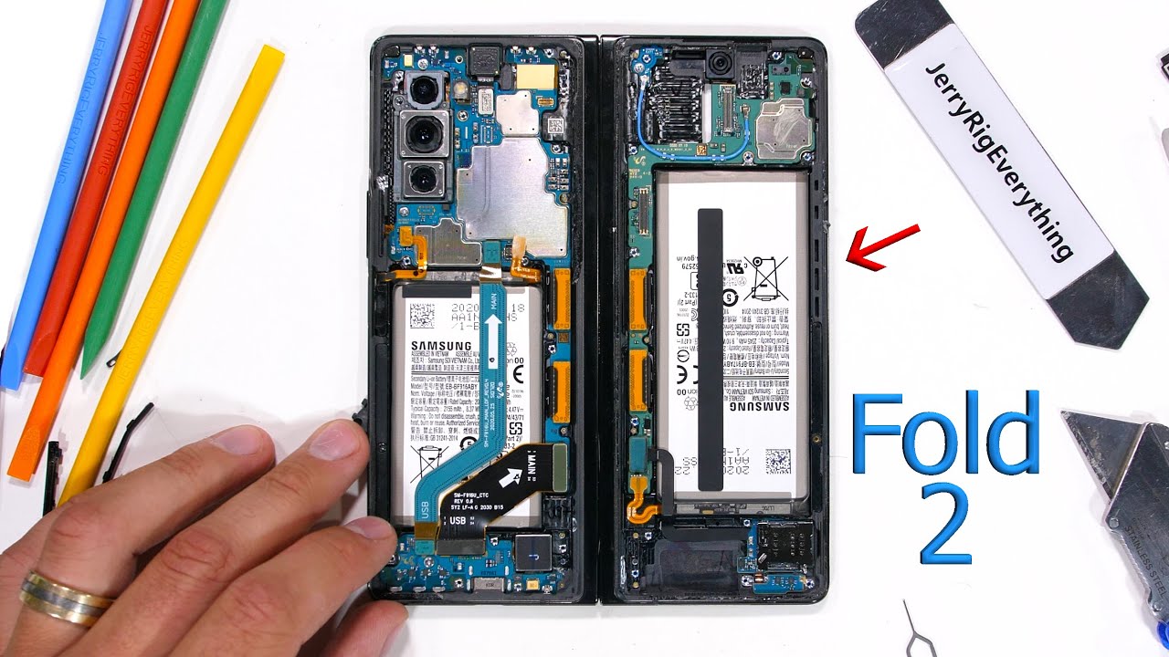 Quanto è migliorato il Galaxy Z Fold 2 sotto il cofano rispetto al predecessore? Ce lo dice JerryRigEverything (video)