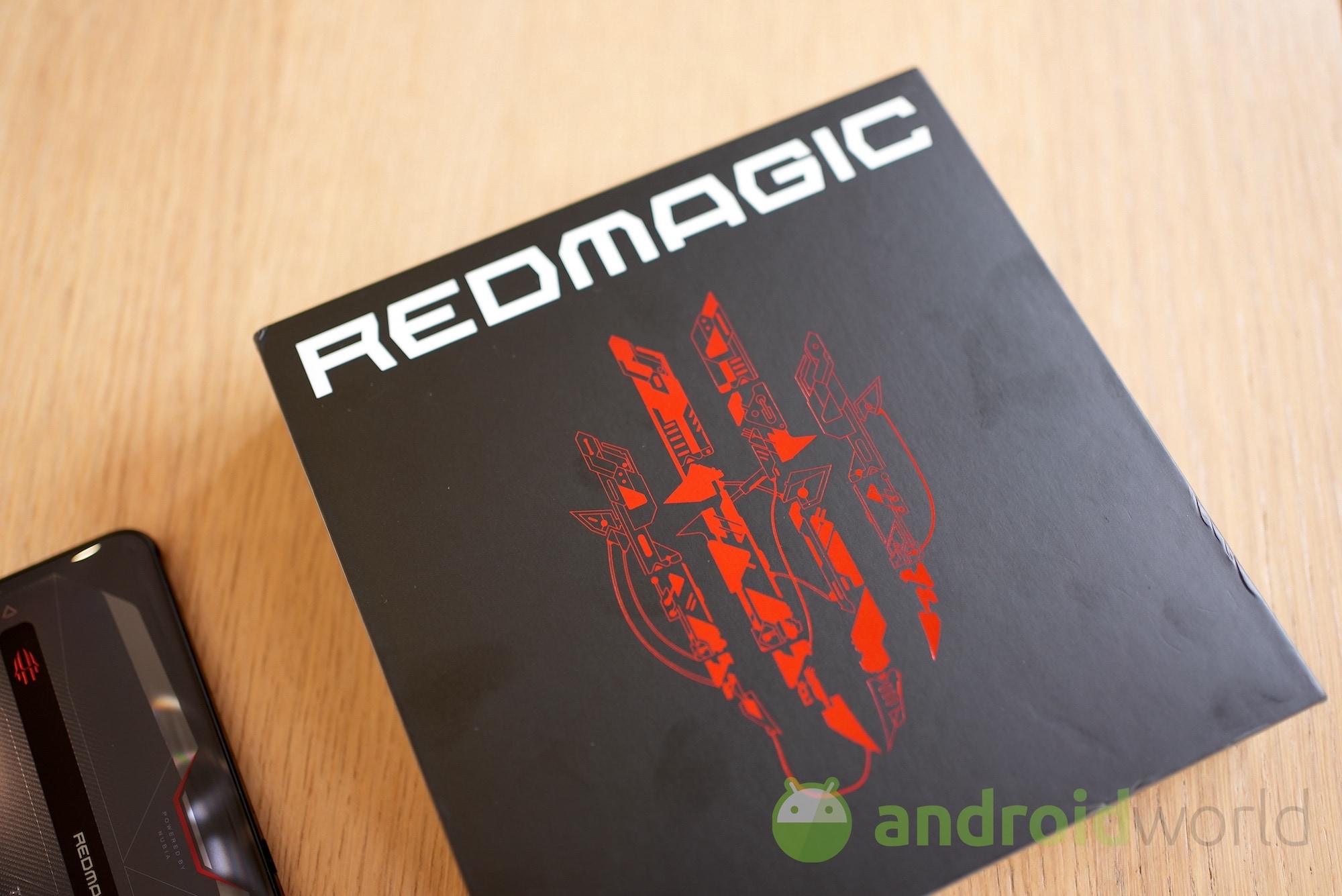 RedMagic 6S Pro non ha davvero più segreti: un video unboxing fuga ogni dubbio (video)