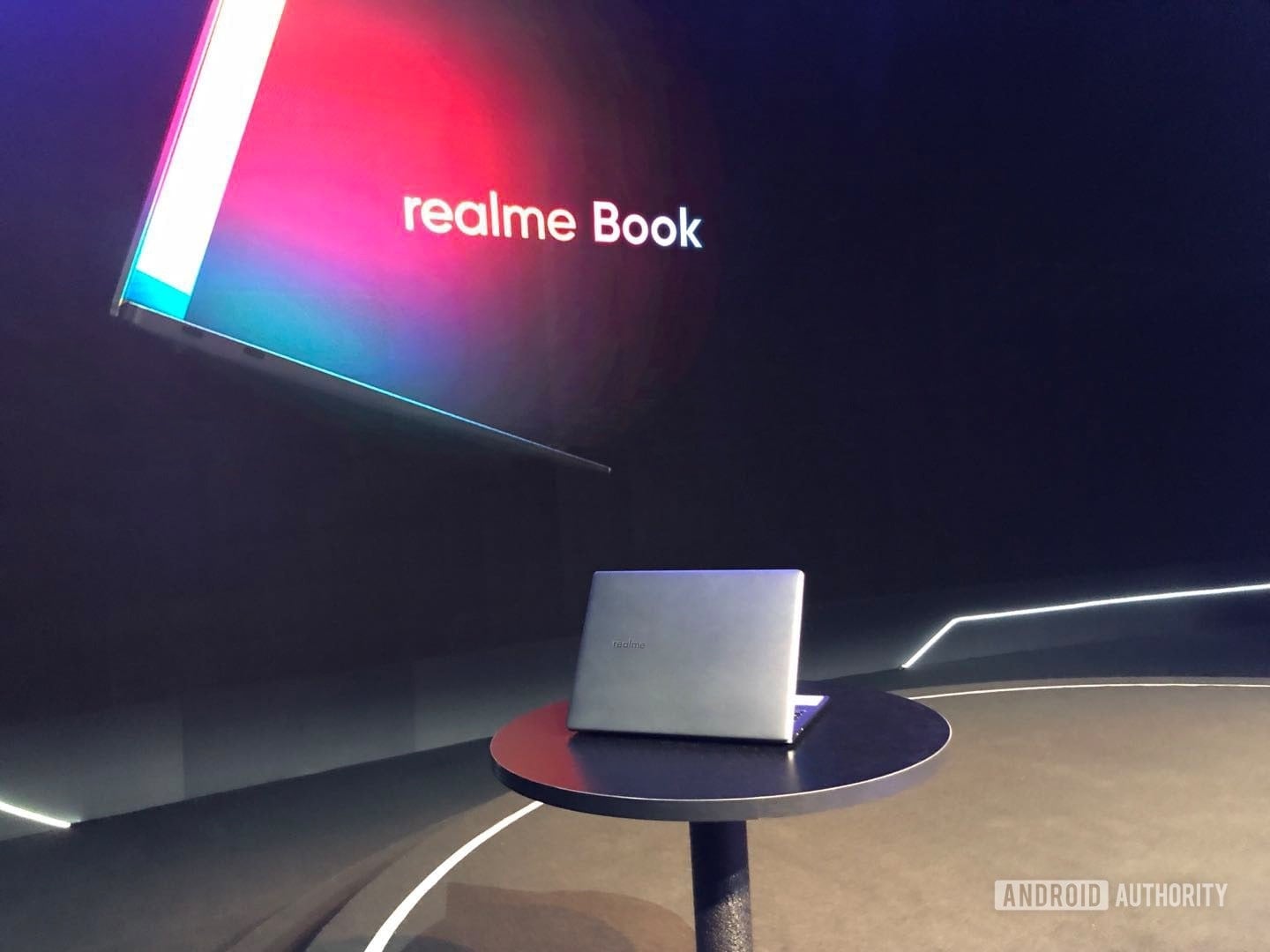 Realme sta per lanciare i suoi primi laptop e tablet: anteprima il 15 giugno