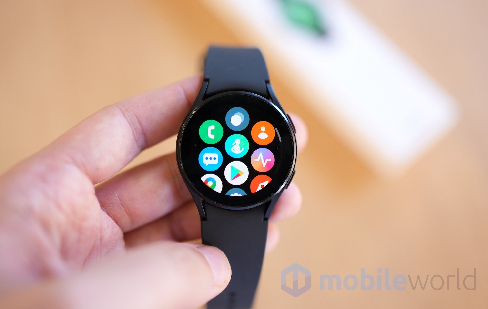 Galaxy Watch 5 senza sensore di temperatura, il problema in comune con Apple