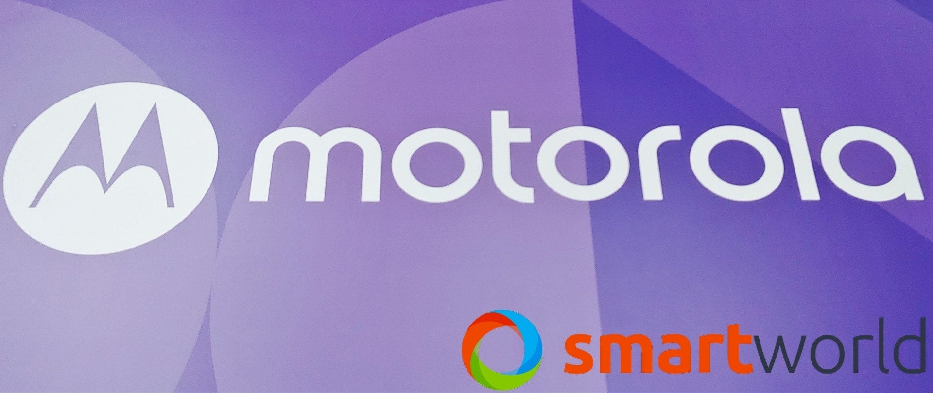 Motorola vuole stupire con il suo smartphone arrotolabile